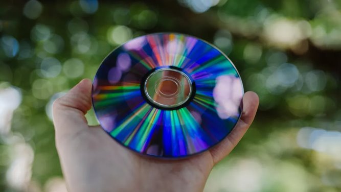 Properties of optical disc and reading information from it